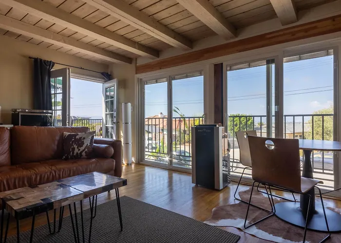 Hotel: Overlooking Marina Del Rey Sailboats, Is Green Ginger Playa Del Rey On The Bluff,