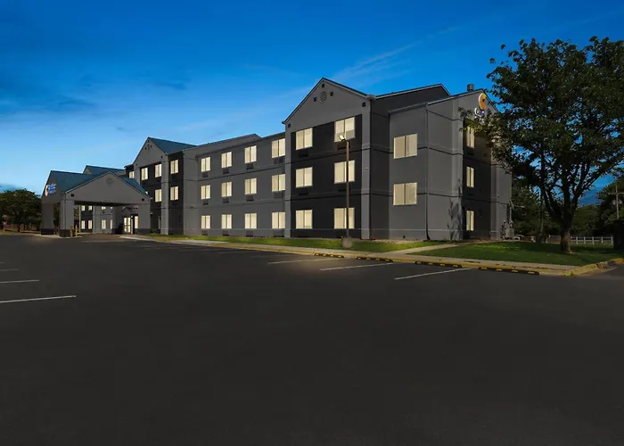 Kid friendly hotel Comfort Inn & Suites Olathe - Kansas City