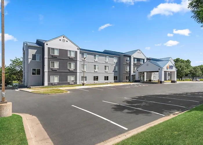 Kid friendly hotel Comfort Inn & Suites Olathe - Kansas City