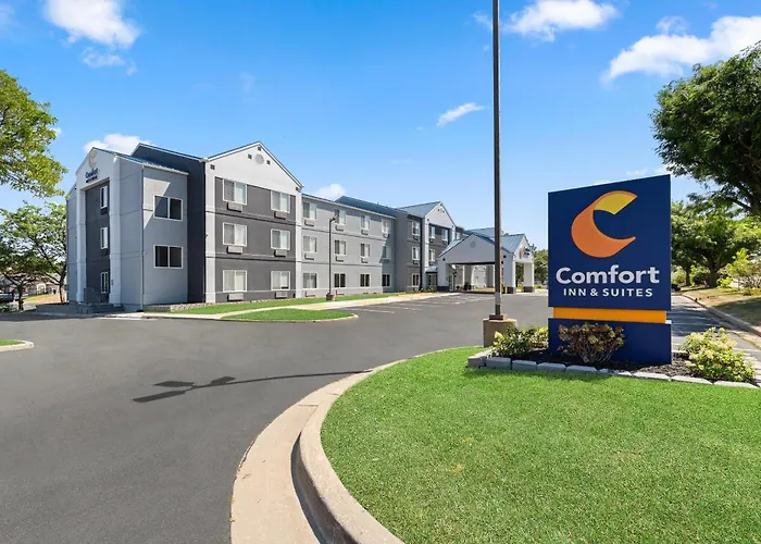Family Hotel: Comfort Inn & Suites Olathe - Kansas City