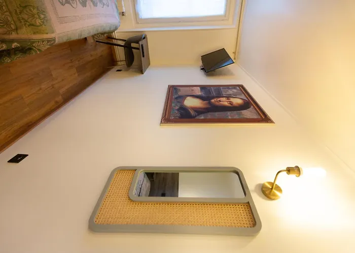 Hotel Leonard De Vinci 75011