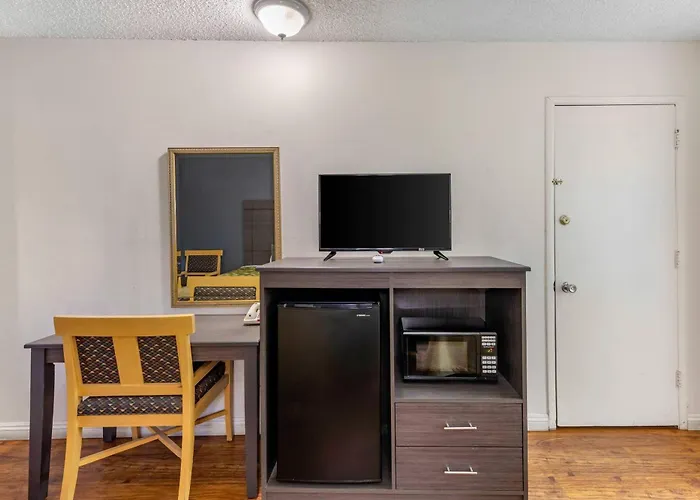 Central hotel: Econo Lodge On Historic Route 66