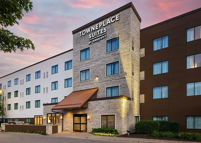 Hotel with pool: Towneplace Suites By Marriott Minneapolis Near Mall Of America