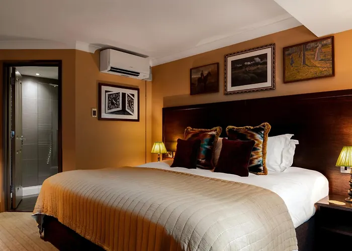 B&B only: Rose And Crown Hotel