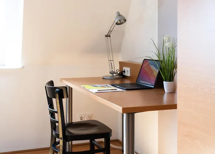 Hotel Am CampusZwei Komfortable Doppelzimmer&Apartments Mit Küche Zentral In Ludwigsburg Ideal Für Business&Langzeitaufenthalte 24h Check In Kinder Bis 14 Jahre Übernachten Kostenlos