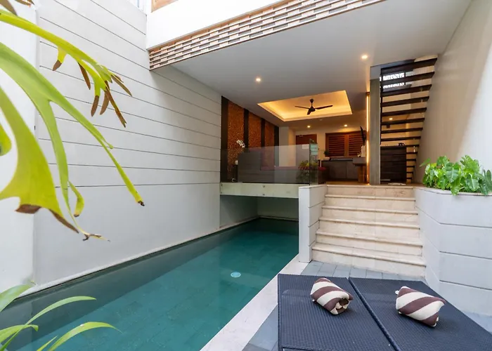 Villa Kayu Raja