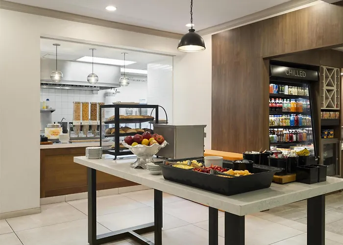 Central hotel: Hilton Garden Inn Albuquerque Airport