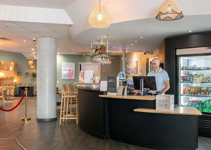 Luxury hotel only: Novotel Suites Cannes Centre