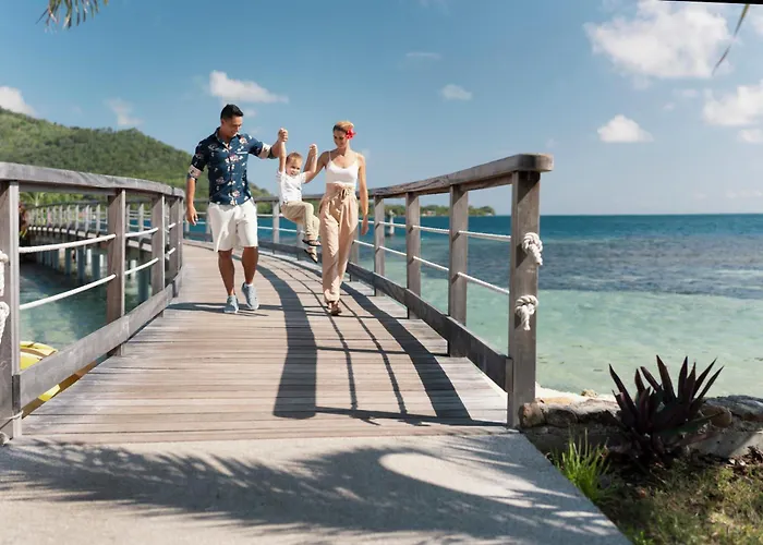Cook'S Bay Hotel & Suites