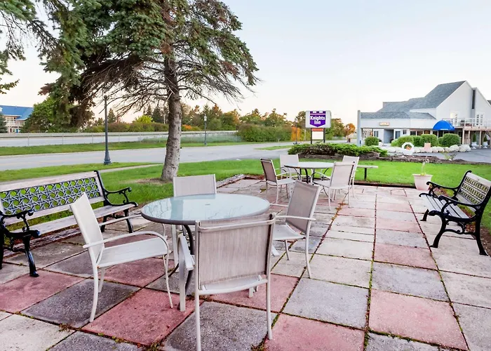 Motel: Knights Inn Mackinaw City