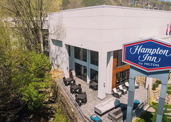 Hotel with pool: Hampton Inn Gatlinburg
