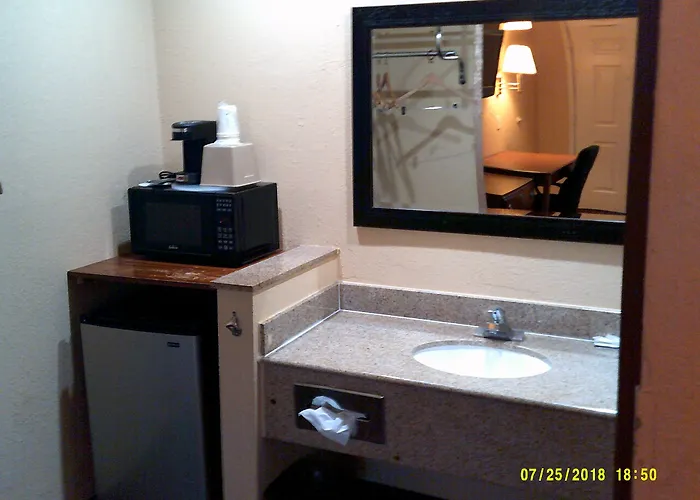 Waterpark hotel: Super 8 By Wyndham Tucson Downtown Convention Center