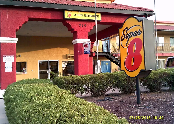 Waterpark hotel: Super 8 By Wyndham Tucson Downtown Convention Center