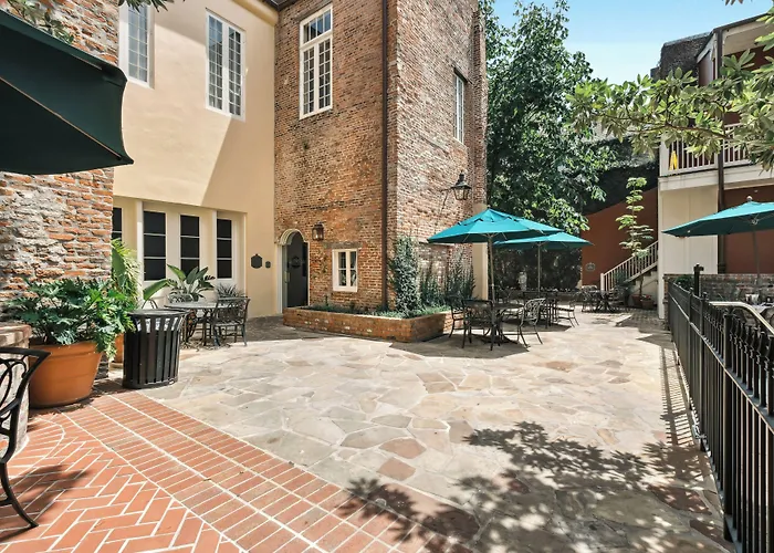 Central hotel: French Market Inn