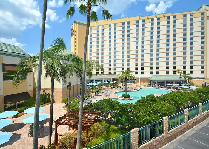 Hotel with pool: Rosen Plaza Hotel Orlando Convention Center