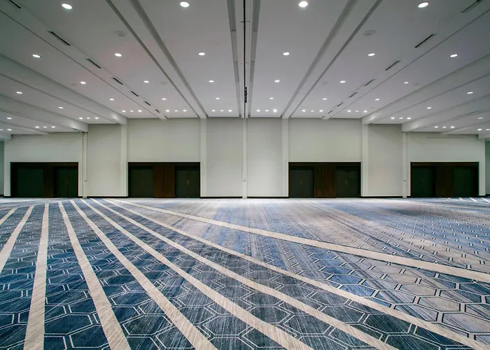 Airport Hotel: Sheraton Norfolk Waterside Hotel