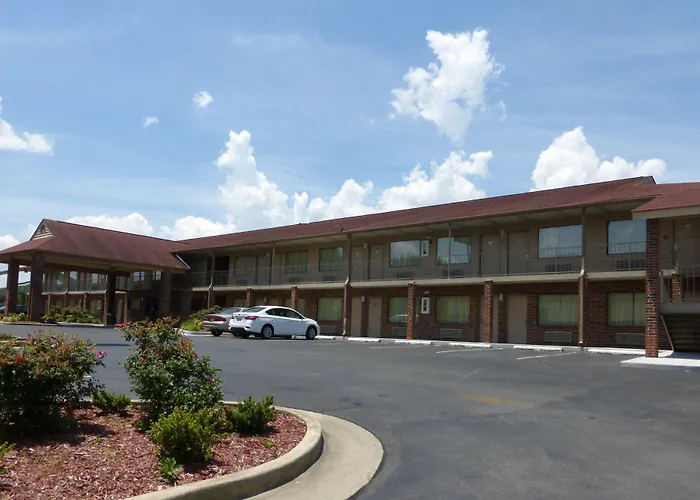 Motel: Red Roof Inn & Suites Cleveland, Tn