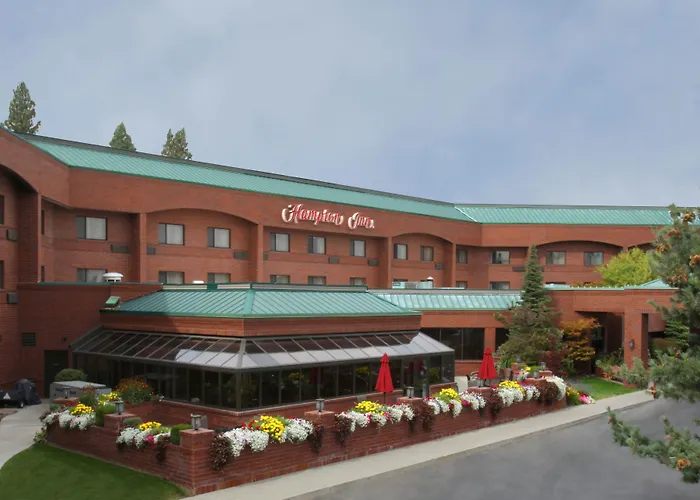 Luxury hotel only: Hampton Inn Spokane Airport