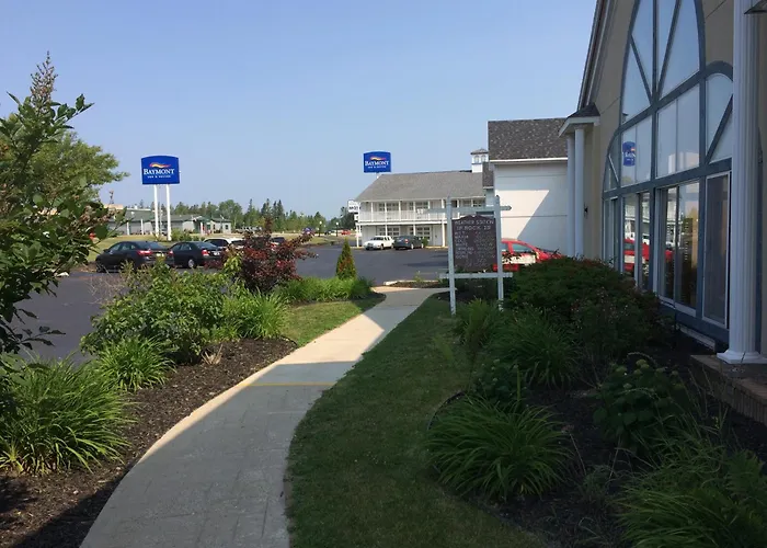 Baymont By Wyndham St. Ignace Lakefront