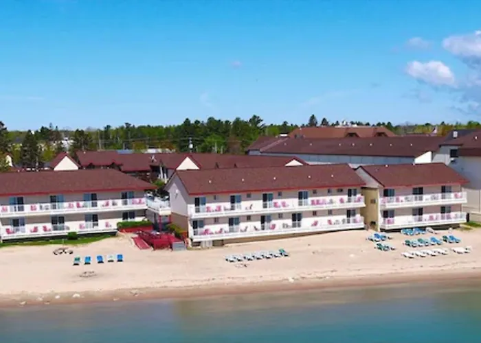 Motel: Super 8 Beachfront By Wyndham Mackinaw City, Mi
