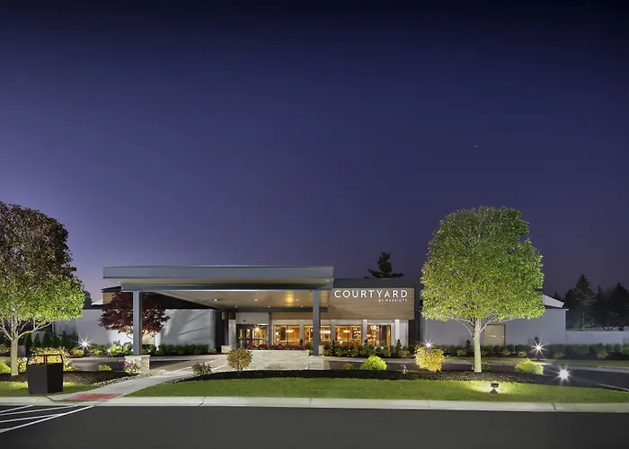 Cheap hotel: Courtyard Detroit Southfield
