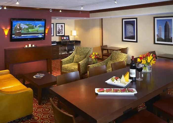 Cheap hotel: Wyndham Cleveland Airport