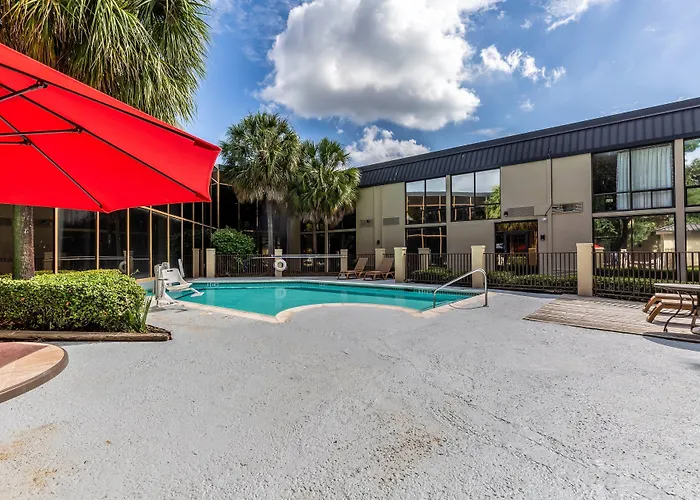 Pet Friendly hotel: Red Roof Inn Plus & Suites Houston - Iah Airport Sw
