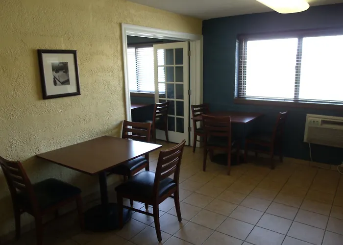 Cheap hotel: Relax Inn