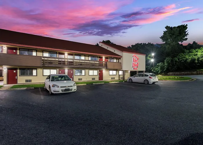 Cheap hotel: Red Roof Inn Hickory