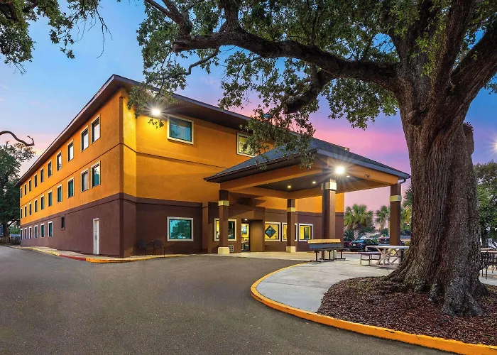 Motel: Days Inn By Wyndham Biloxi Beach