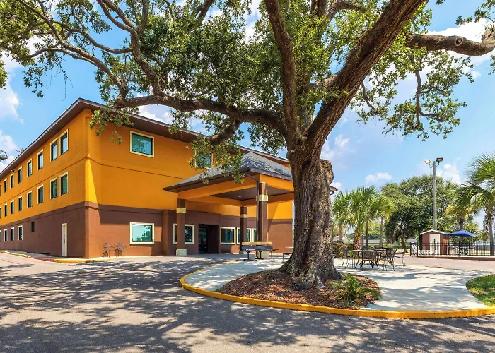 Motel: Days Inn By Wyndham Biloxi Beach