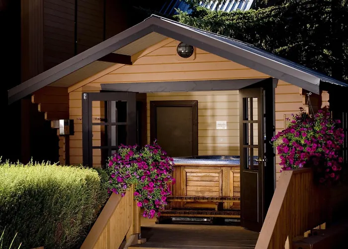 Pet Friendly hotel: Marmot Lodge Jasper
