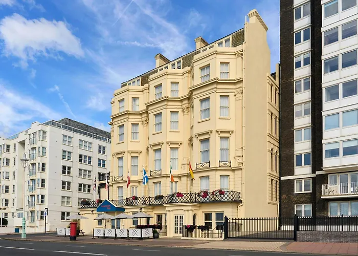 Central hotel: Four Points Flex By Sheraton Brighton