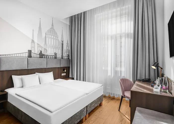 3-Sterne-Hotel: 12 Revay Hotel