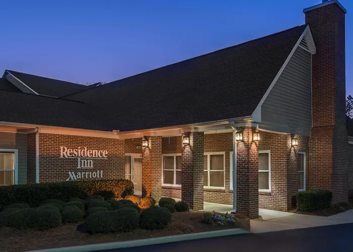 Hotel with pool: Residence Inn Macon