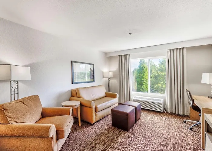 Luxury hotel only: Doubletree By Hilton Vancouver