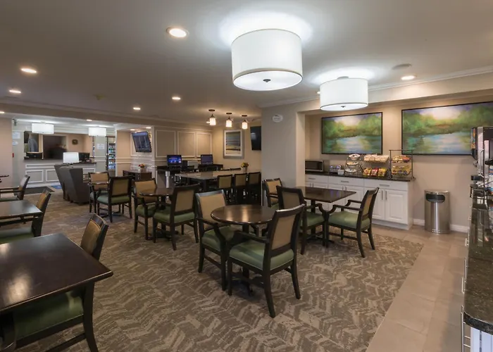 Baymont By Wyndham Detroit Airport/Romulus