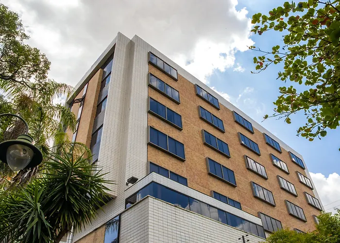 Hotel com piscina: Rede Andrade Luxor