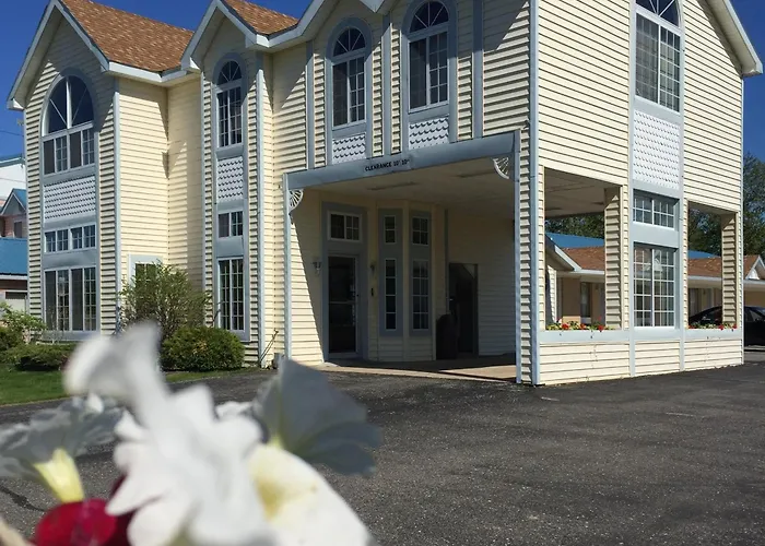 Motel: Thunderbird Inn Of Mackinaw City