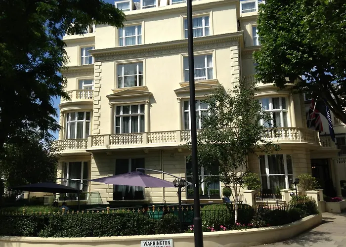  Colonnade