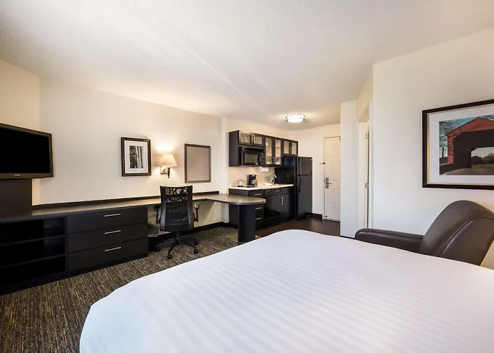 Sonesta Simply Suites Denver West Federal Center