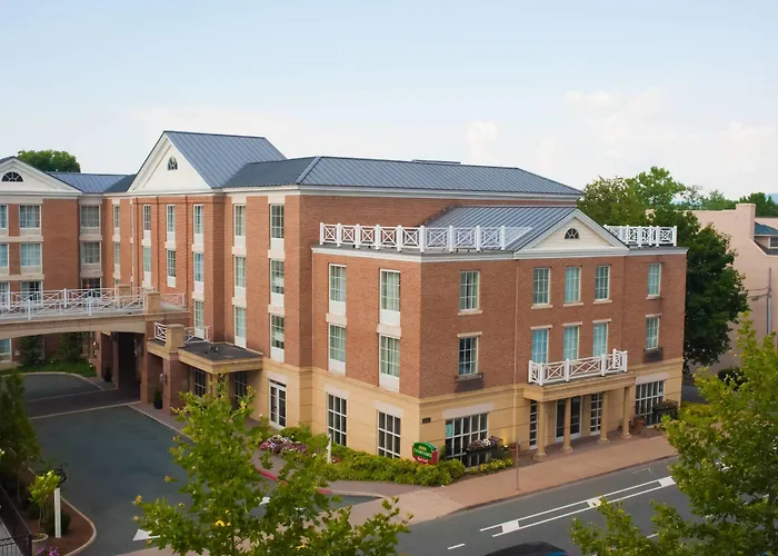 Luxury hotel only: Courtyard By Marriott Charlottesville - University Medical Center