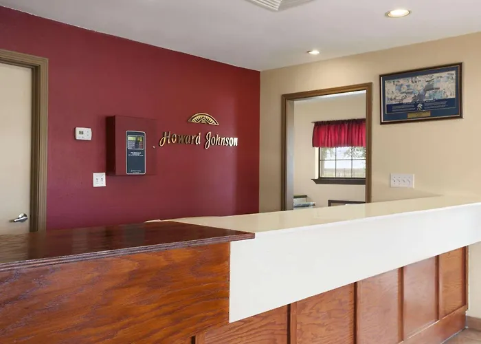 Howard Johnson By Wyndham Grand Prairie Near Lone Star Park