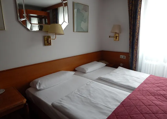 Hotels with tennis Montree