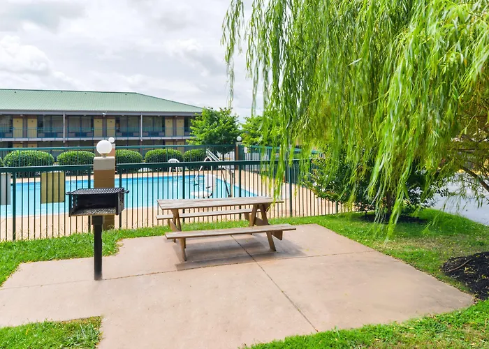 Motel: Americas Best Value Inn-Goodlettsville/N. Nashville