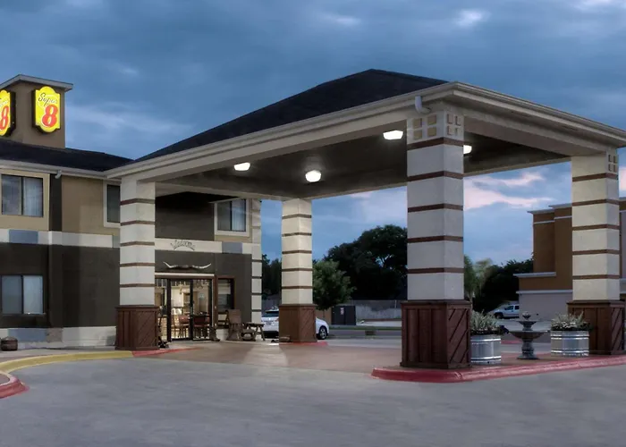 Super 8 By Wyndham /North/Mall Area