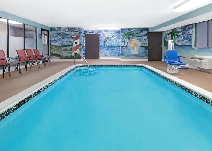 Super 8 By Wyndham /North/Mall Area