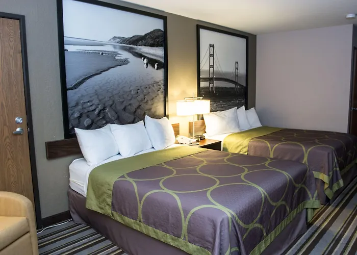 Super 8 By Wyndham Manistee