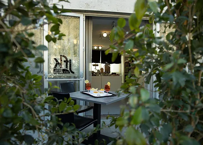 Luxury hotel only: Best Western Jfk Hotel