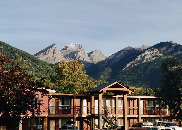 Motel: Canadas Best Value Inn And Suites Fernie